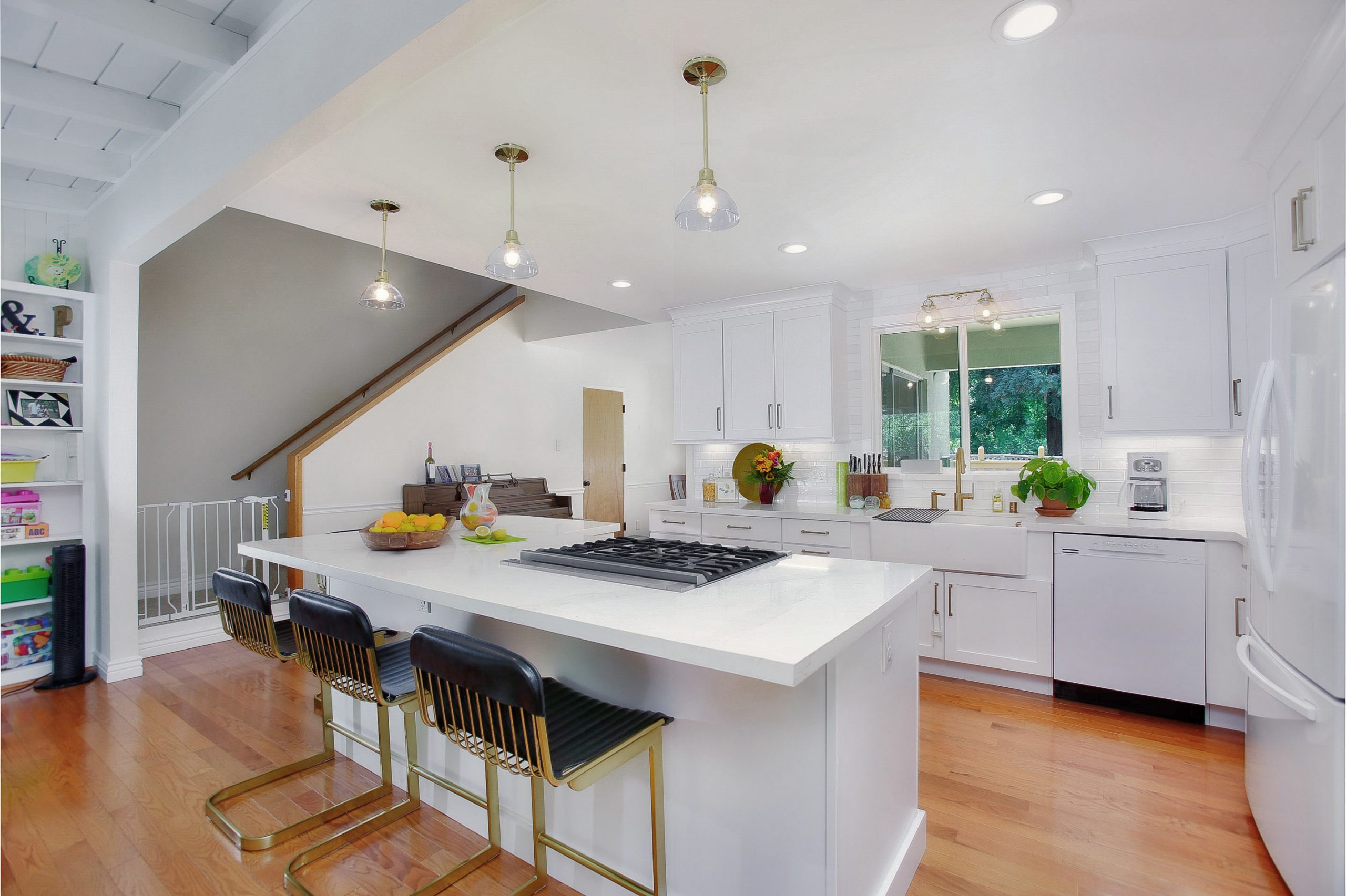 Read more about the article Modernizing a kitchen and living room