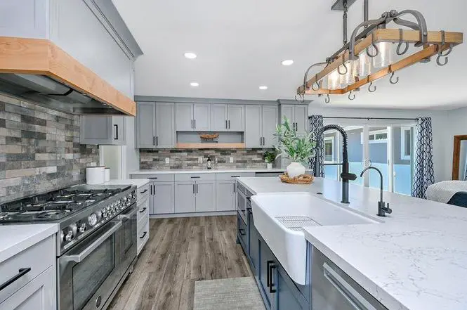 A Brentwood Home Where Every Room Changed Jobs